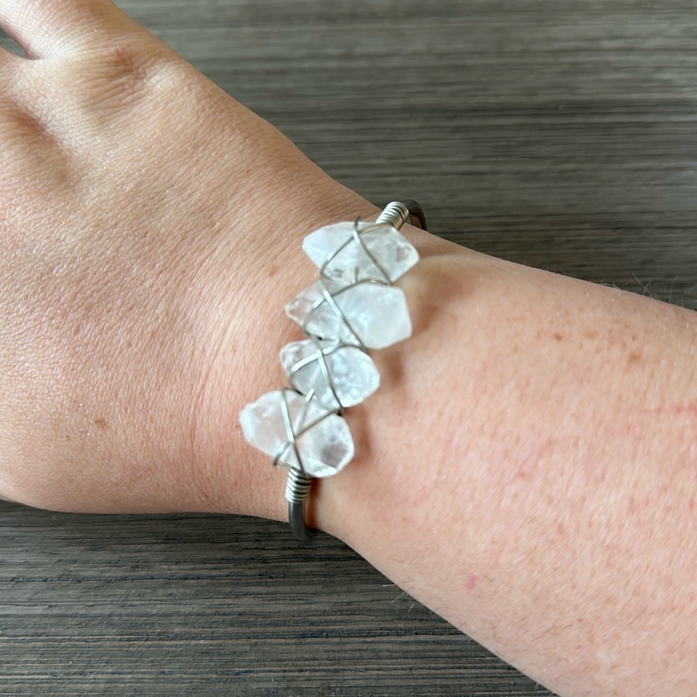 DEVI COLLECTION
SILVER QUARTZ BRACELET